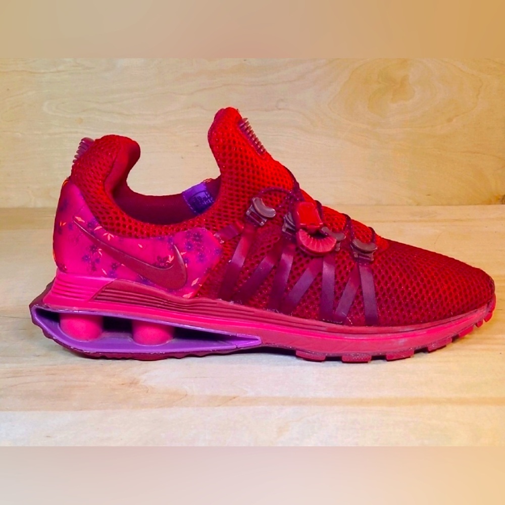 Nike Shox Gravity women’s Sneakers Sz 7